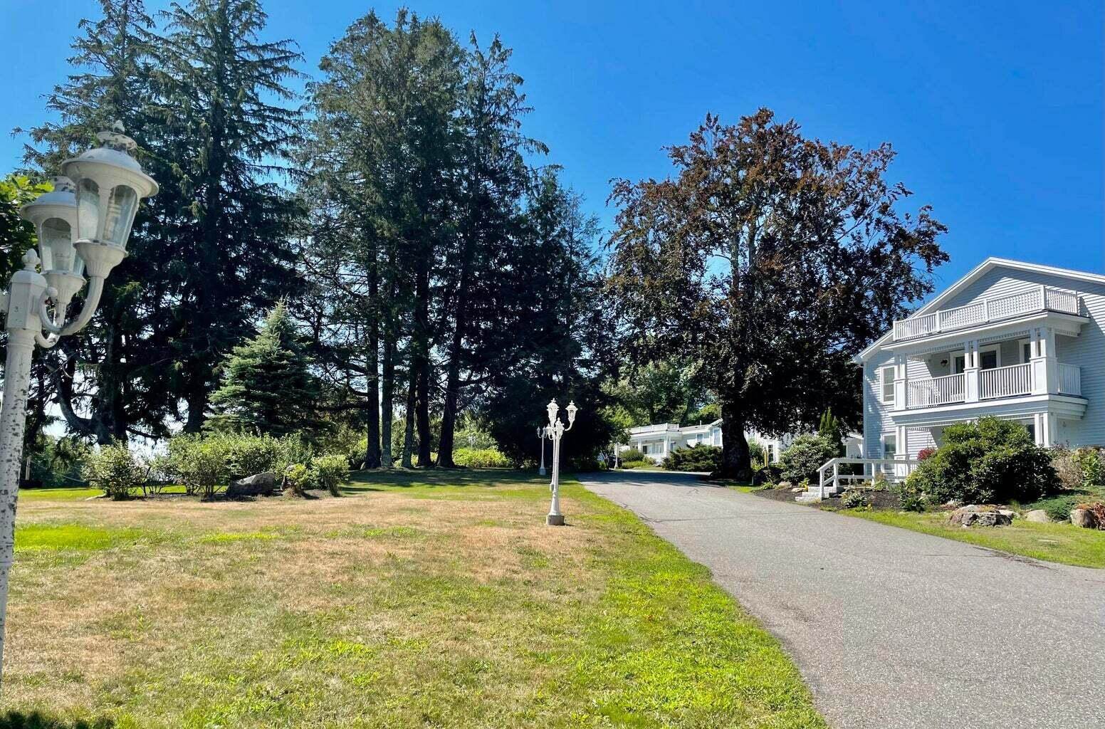 8 Hilltop Drive, Rockport, ME 04856