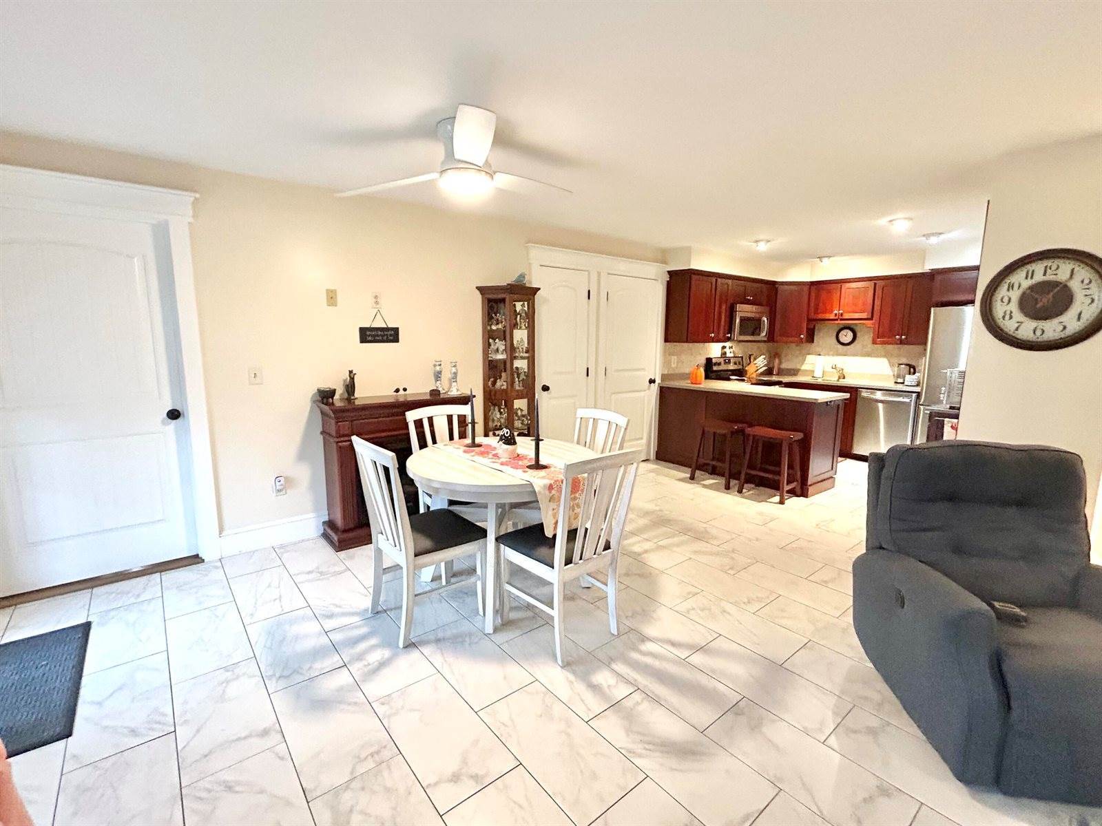 8 Hilltop Drive, Rockport, ME 04856