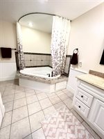 8 Hilltop Drive, Rockport, ME 04856