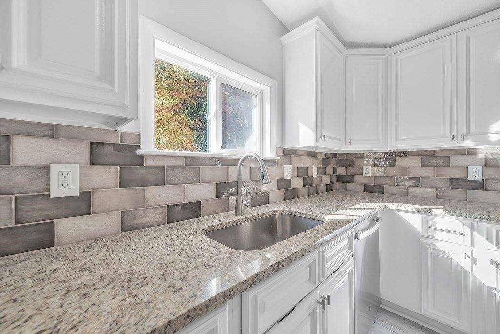 305 Denver St, Springfield, MA 01109