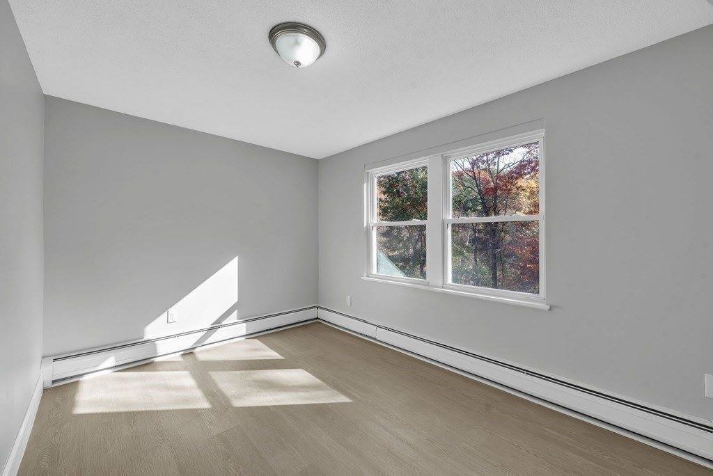 305 Denver St, Springfield, MA 01109