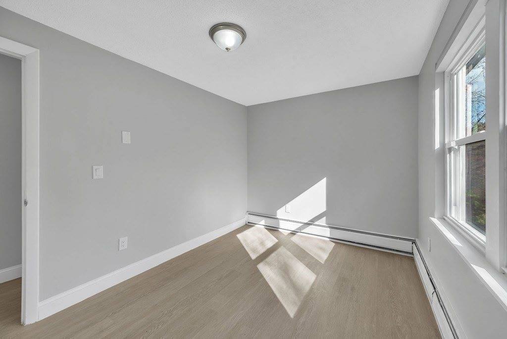 305 Denver St, Springfield, MA 01109