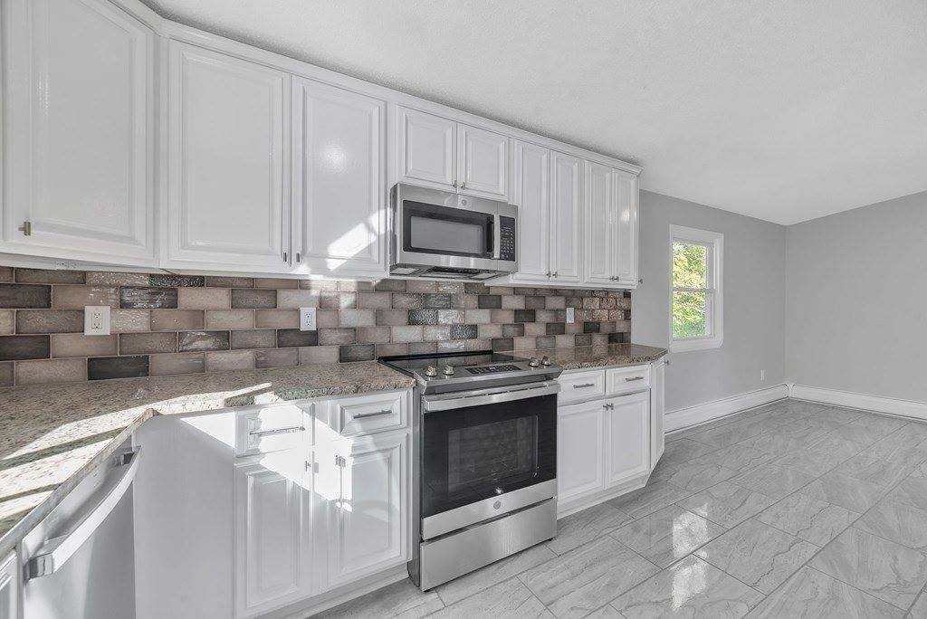 305 Denver St, Springfield, MA 01109