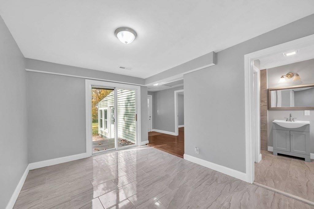 5 Edgewood Rd, Wilbraham, MA 01095