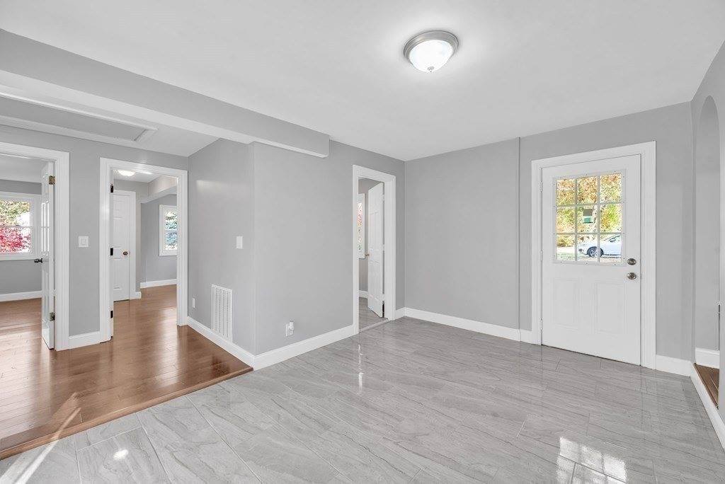 5 Edgewood Rd, Wilbraham, MA 01095