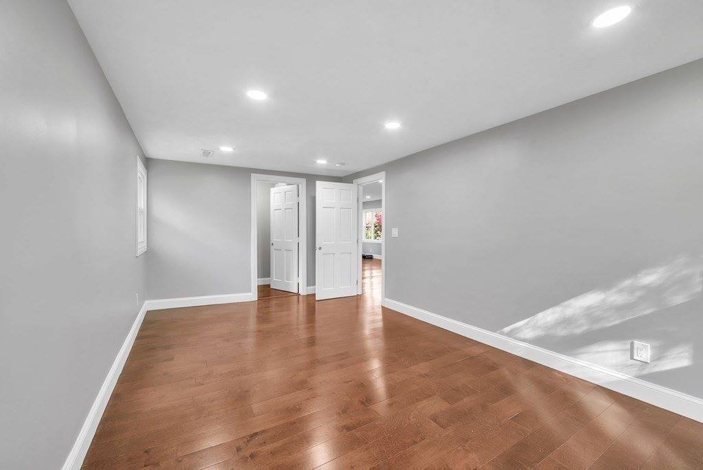 5 Edgewood Rd, Wilbraham, MA 01095
