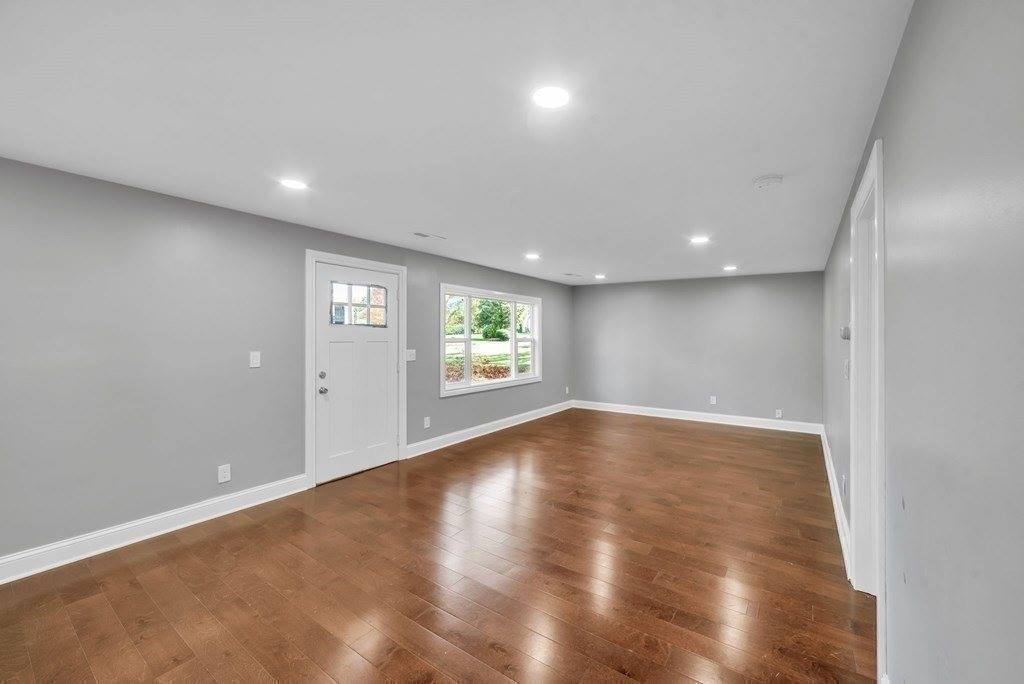 5 Edgewood Rd, Wilbraham, MA 01095