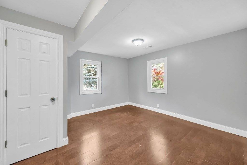 5 Edgewood Rd, Wilbraham, MA 01095