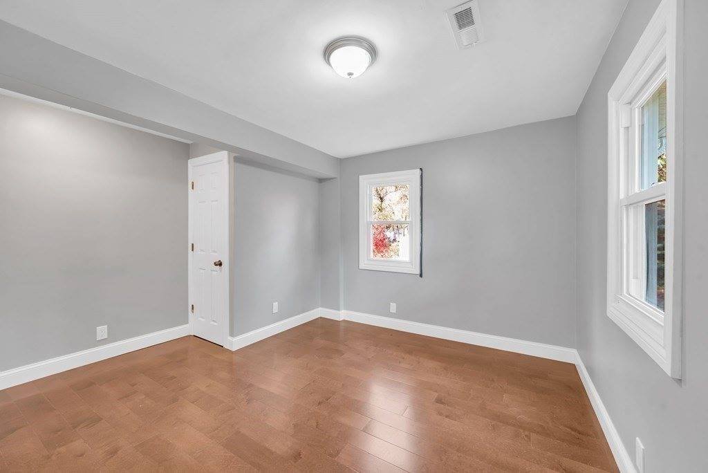 5 Edgewood Rd, Wilbraham, MA 01095