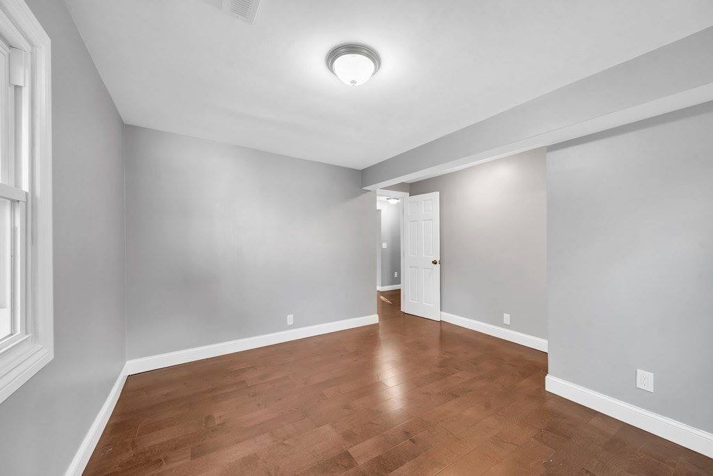5 Edgewood Rd, Wilbraham, MA 01095
