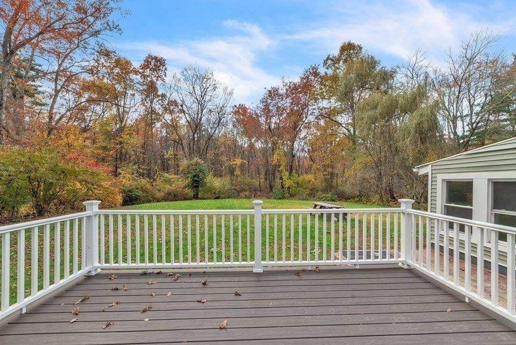 5 Edgewood Rd, Wilbraham, MA 01095