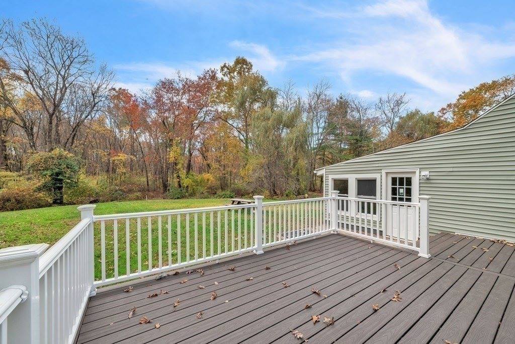 5 Edgewood Rd, Wilbraham, MA 01095