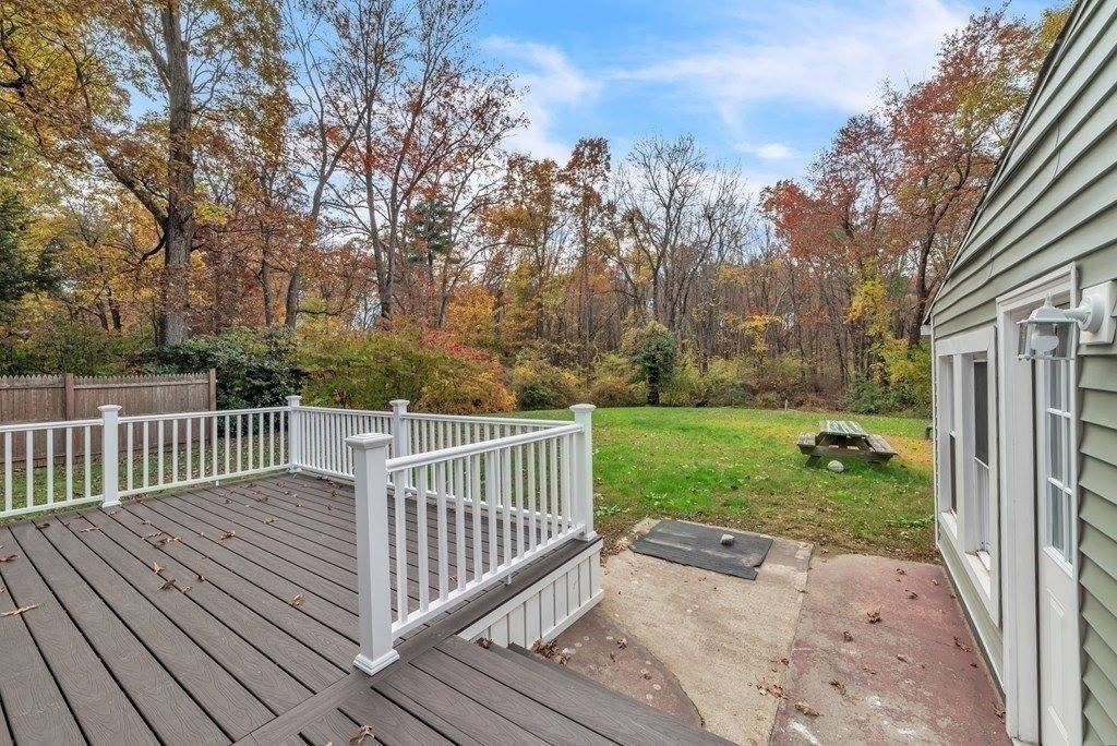 5 Edgewood Rd, Wilbraham, MA 01095