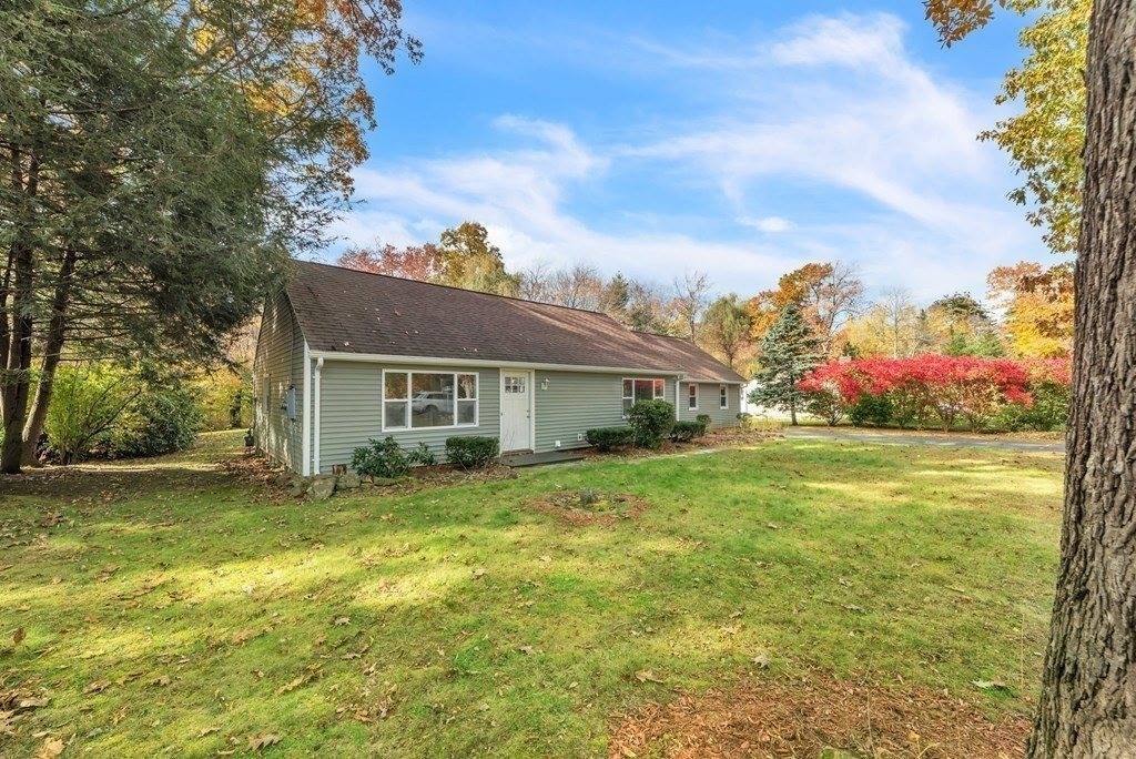 5 Edgewood Rd, Wilbraham, MA 01095
