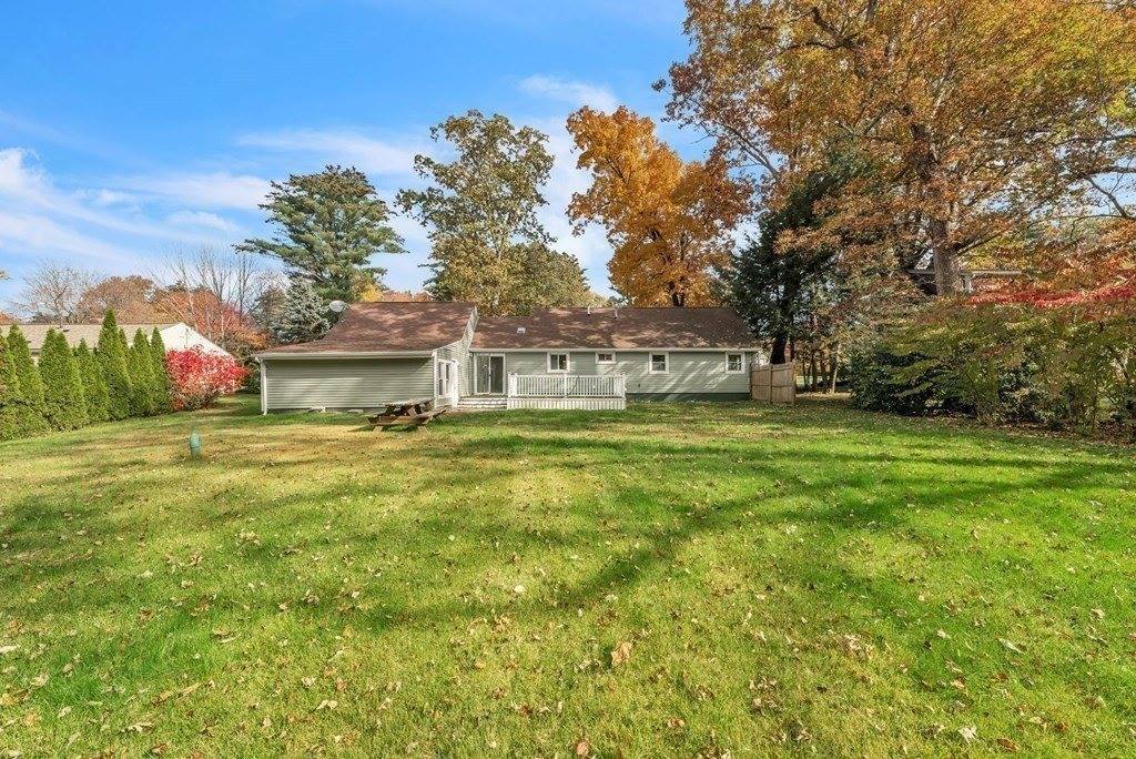 5 Edgewood Rd, Wilbraham, MA 01095