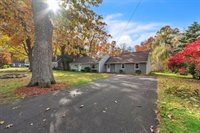 5 Edgewood Rd, Wilbraham, MA 01095