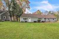 5 Edgewood Rd, Wilbraham, MA 01095