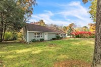 5 Edgewood Rd, Wilbraham, MA 01095