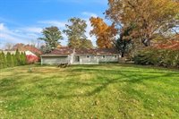 5 Edgewood Rd, Wilbraham, MA 01095
