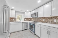 5 Edgewood Rd, Wilbraham, MA 01095