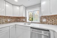 5 Edgewood Rd, Wilbraham, MA 01095