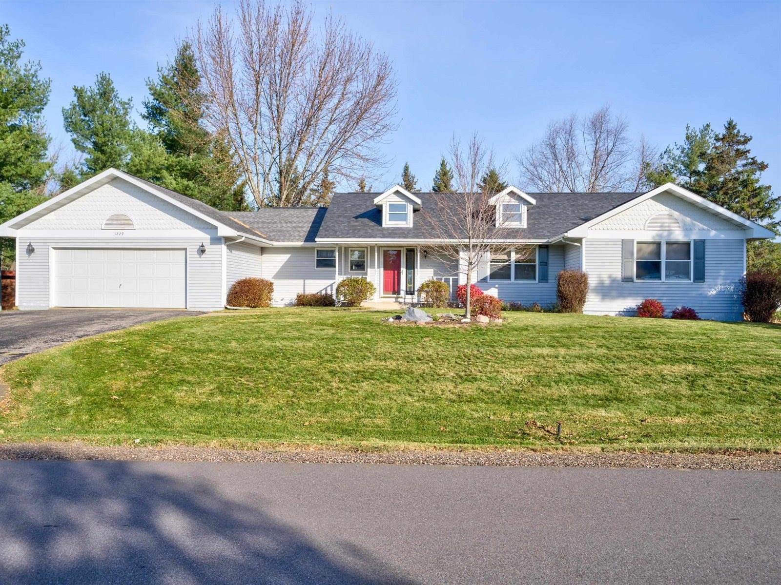 1229 W Briarwood Street, Marshfield, WI 54449