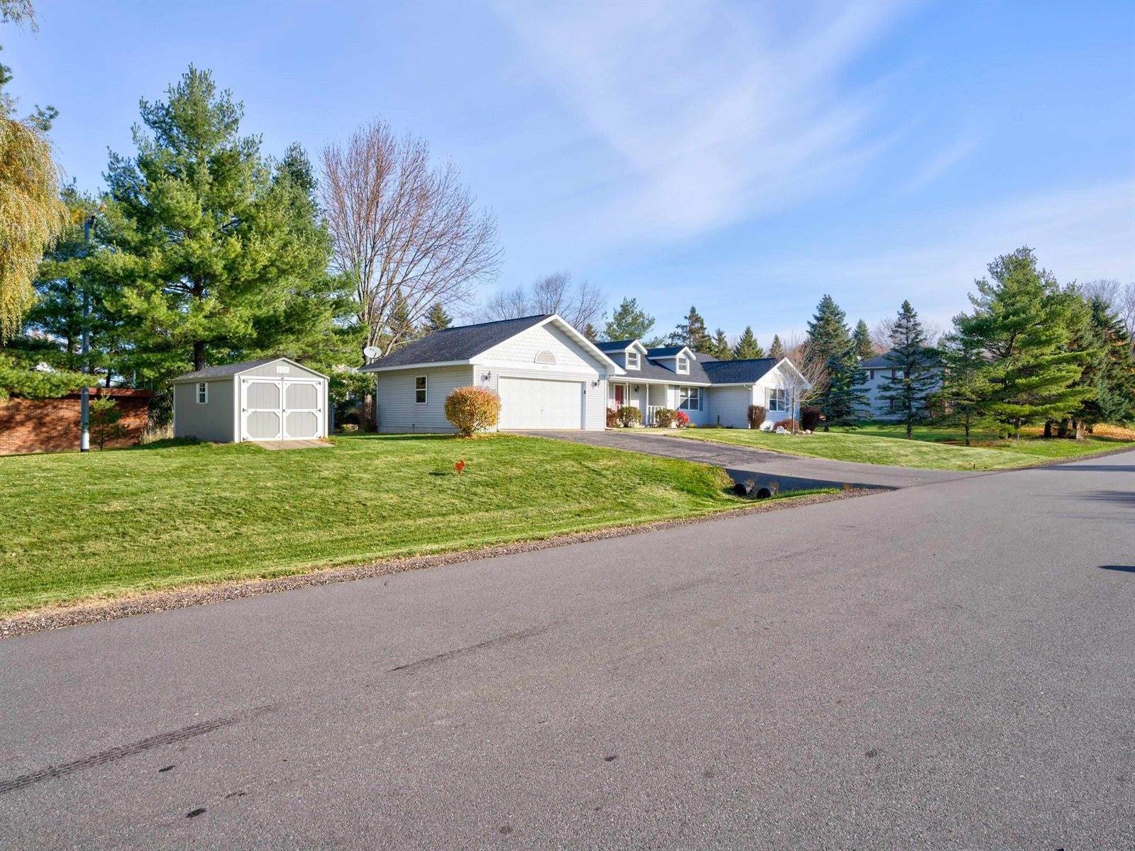 1229 W Briarwood Street, Marshfield, WI 54449