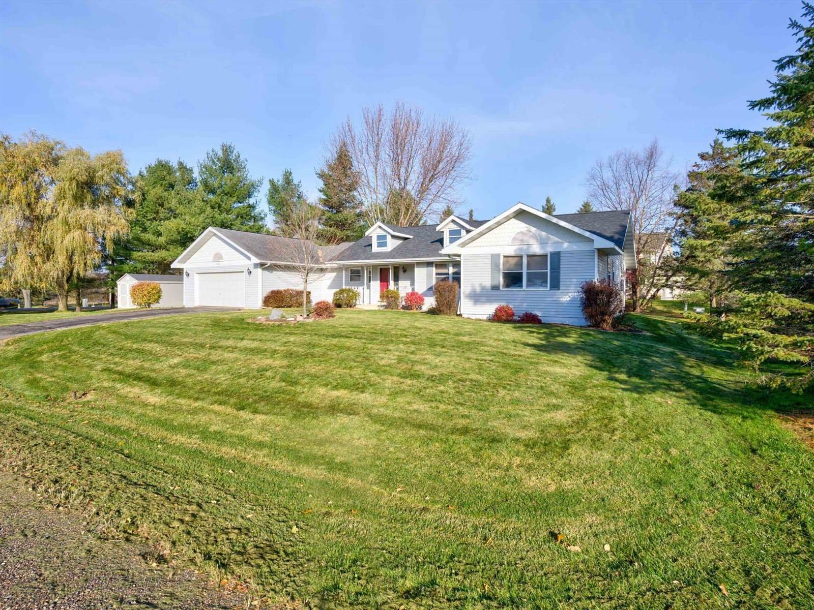 1229 W Briarwood Street, Marshfield, WI 54449