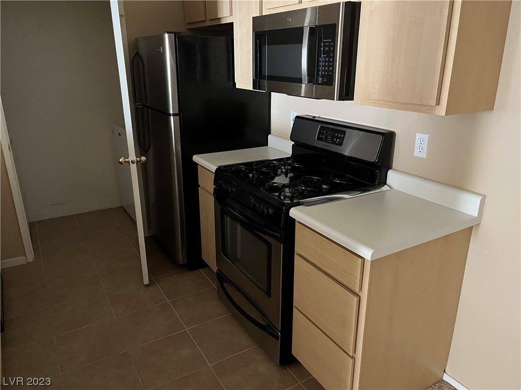 950 Seven Hills Drive, Henderson, NV 89052