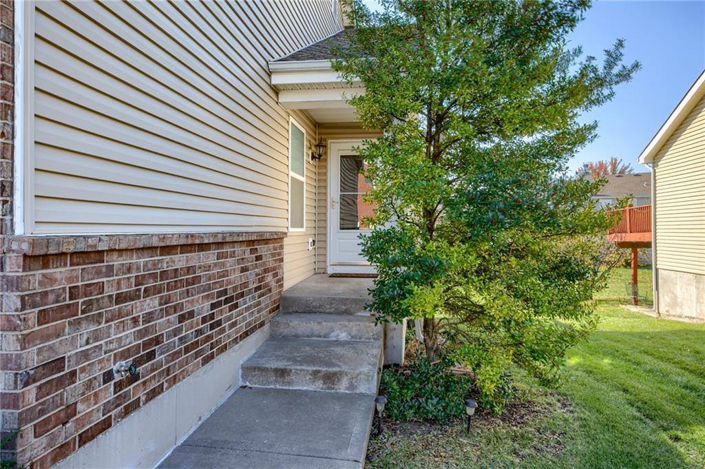 1203 SW Wysteria Drive, Lee's Summit, MO 64082