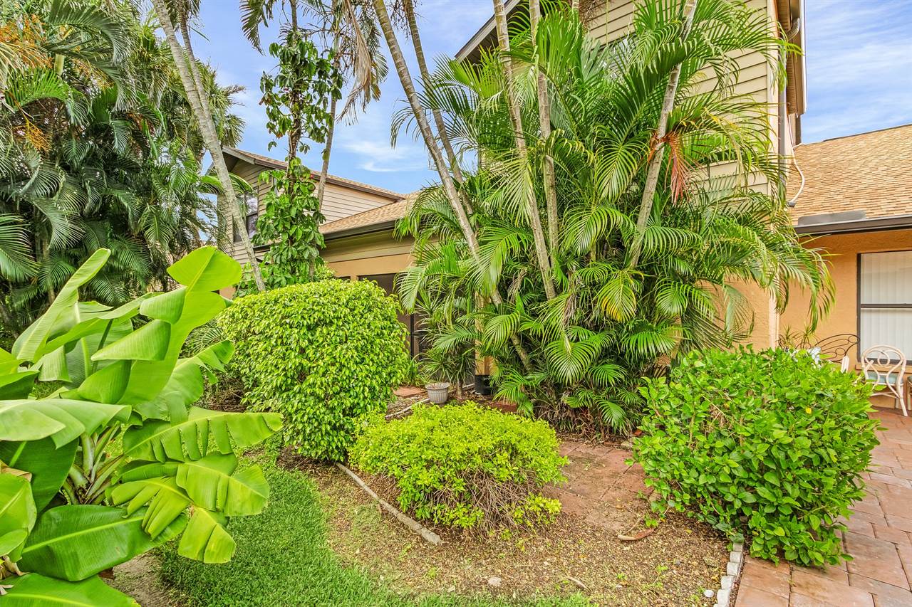 11653 Pointe Circle Dr, Fort Myers, FL 33908