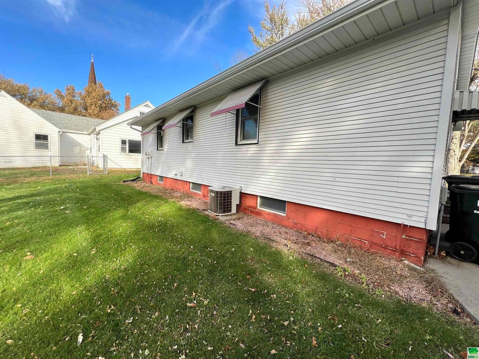 107 N 8th St., Mapleton, IA 51034