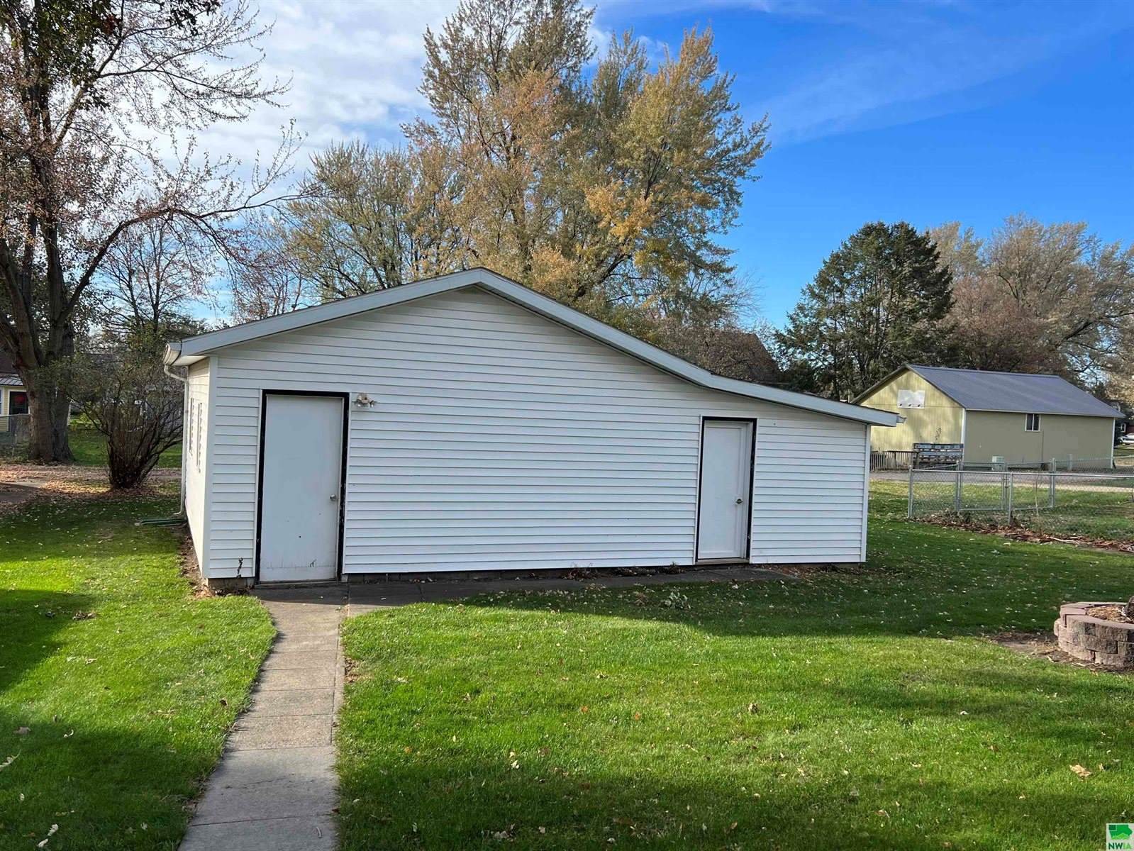 107 N 8th St., Mapleton, IA 51034