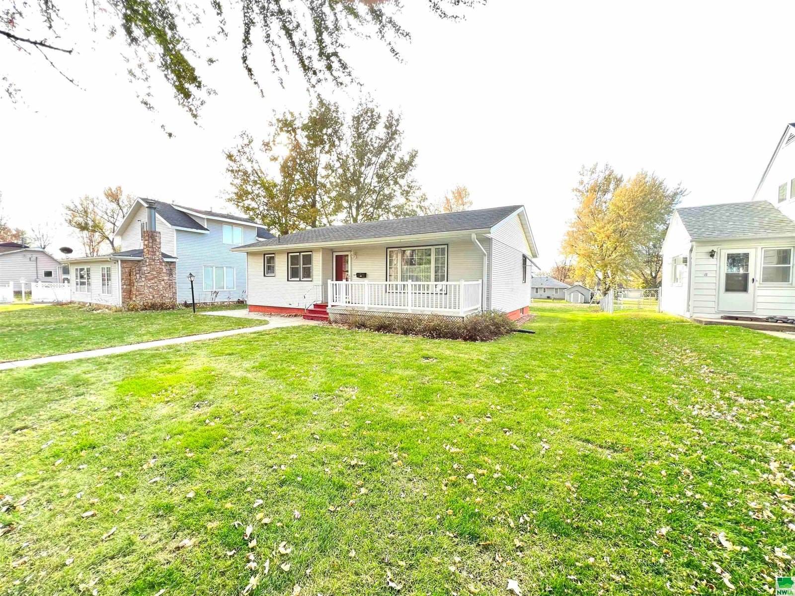 107 N 8th St., Mapleton, IA 51034