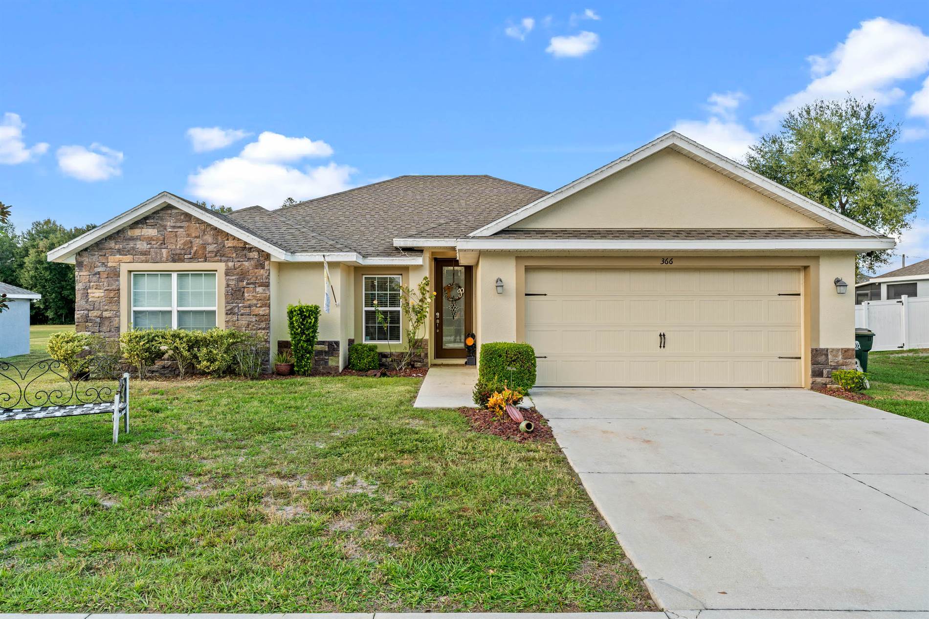 366 Lake Street, Umatilla, FL 32784