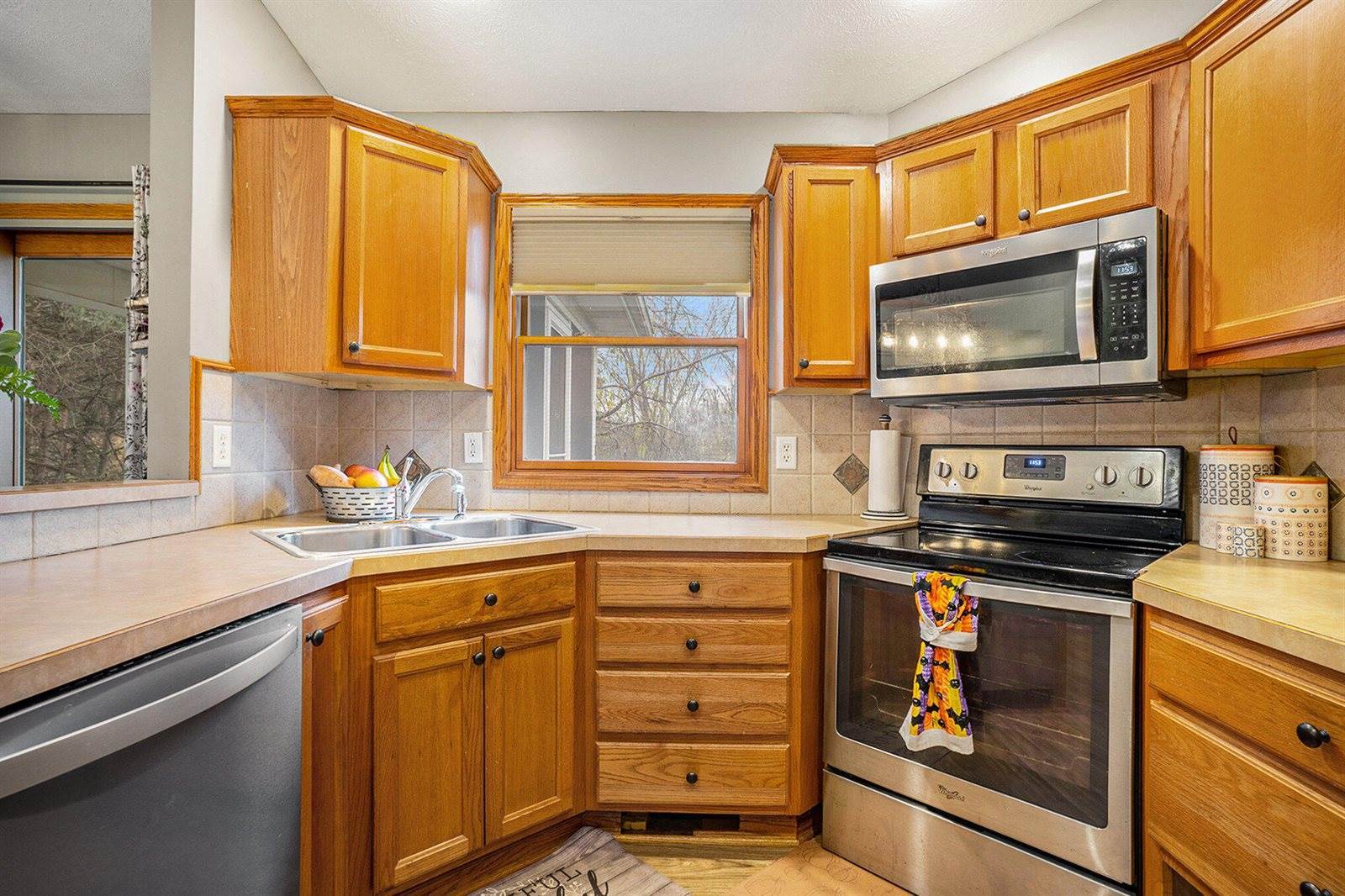 5576 Blue Spruce Lane, Fennville, MI 49408