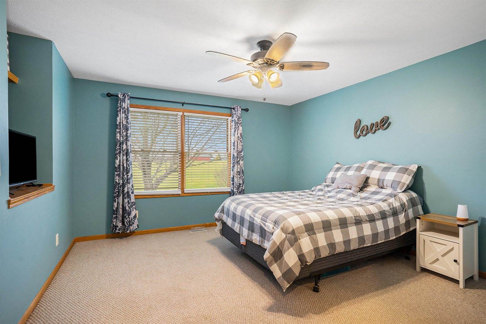 5576 Blue Spruce Lane, Fennville, MI 49408