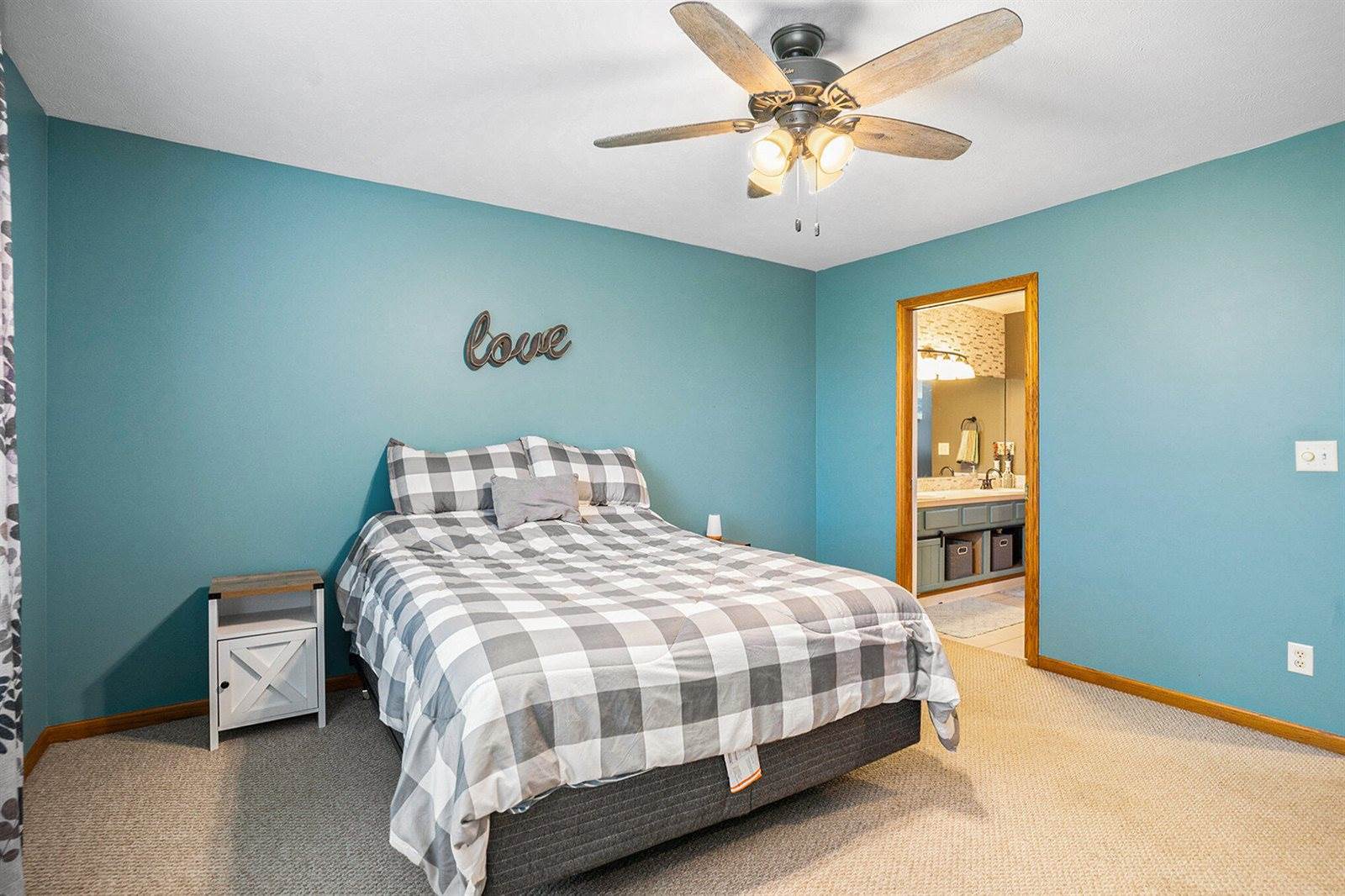 5576 Blue Spruce Lane, Fennville, MI 49408