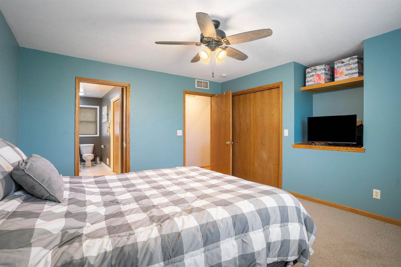 5576 Blue Spruce Lane, Fennville, MI 49408