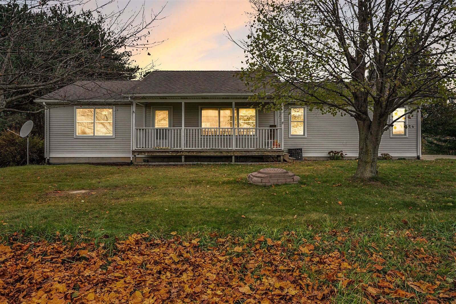 5576 Blue Spruce Lane, Fennville, MI 49408