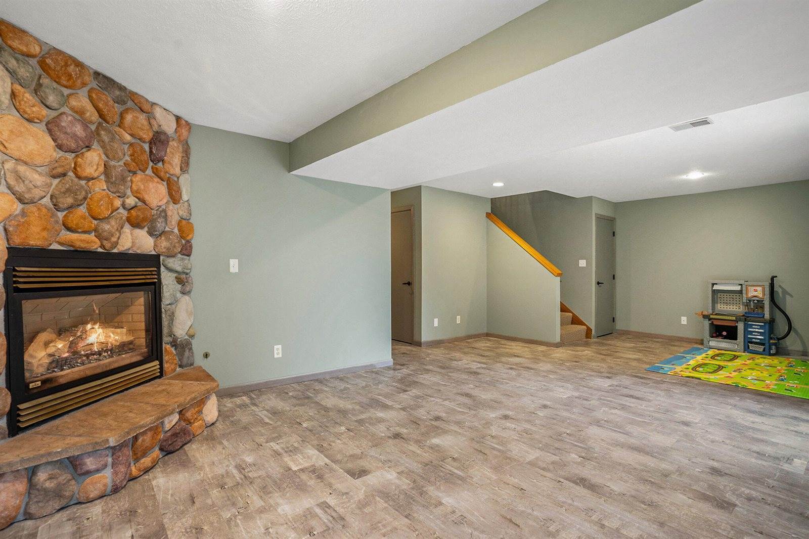 5576 Blue Spruce Lane, Fennville, MI 49408