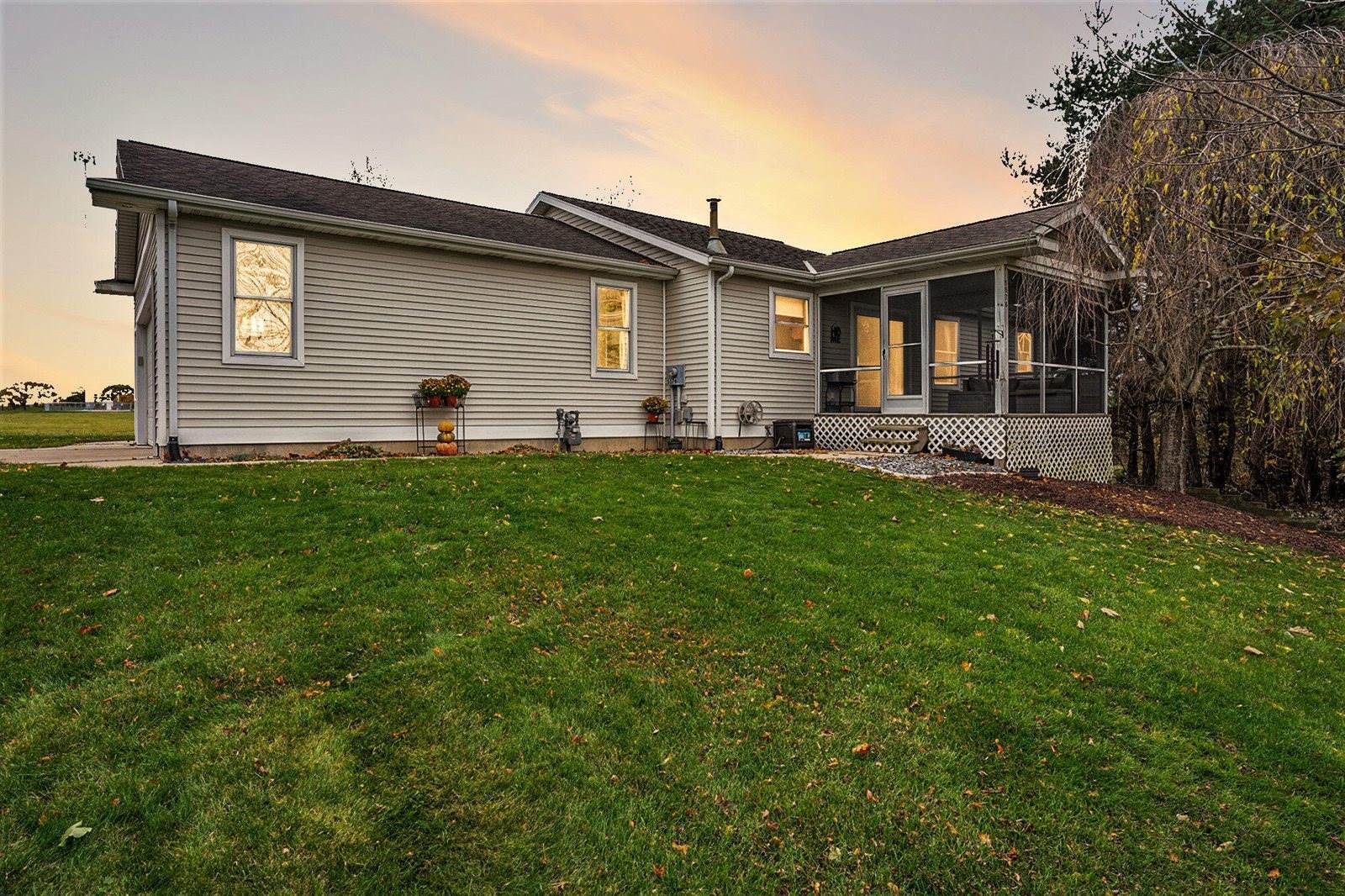 5576 Blue Spruce Lane, Fennville, MI 49408