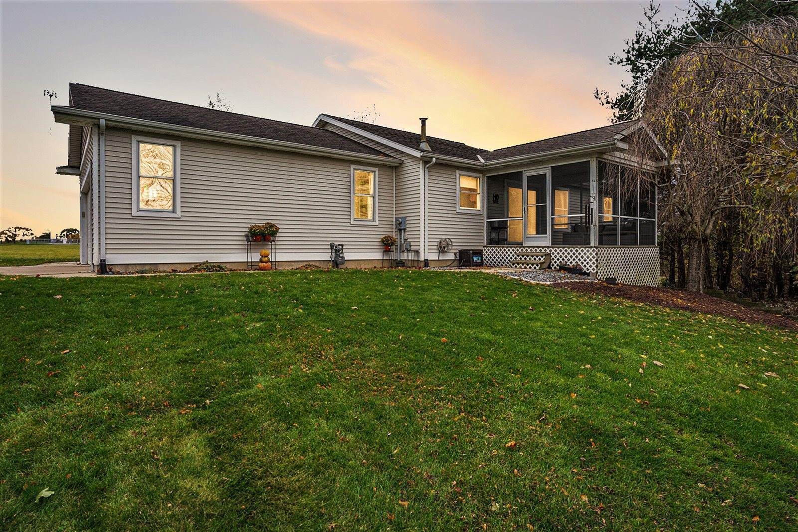 5576 Blue Spruce Lane, Fennville, MI 49408