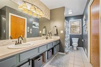 5576 Blue Spruce Lane, Fennville, MI 49408