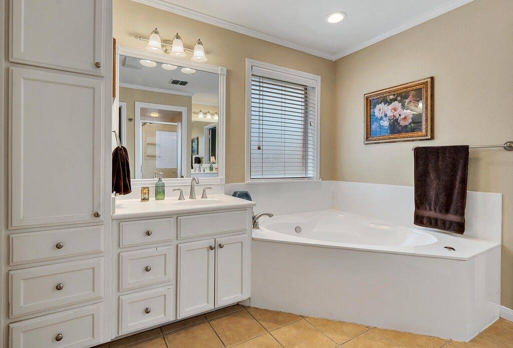 606 Chapel View Drive, Waco, TX 76712