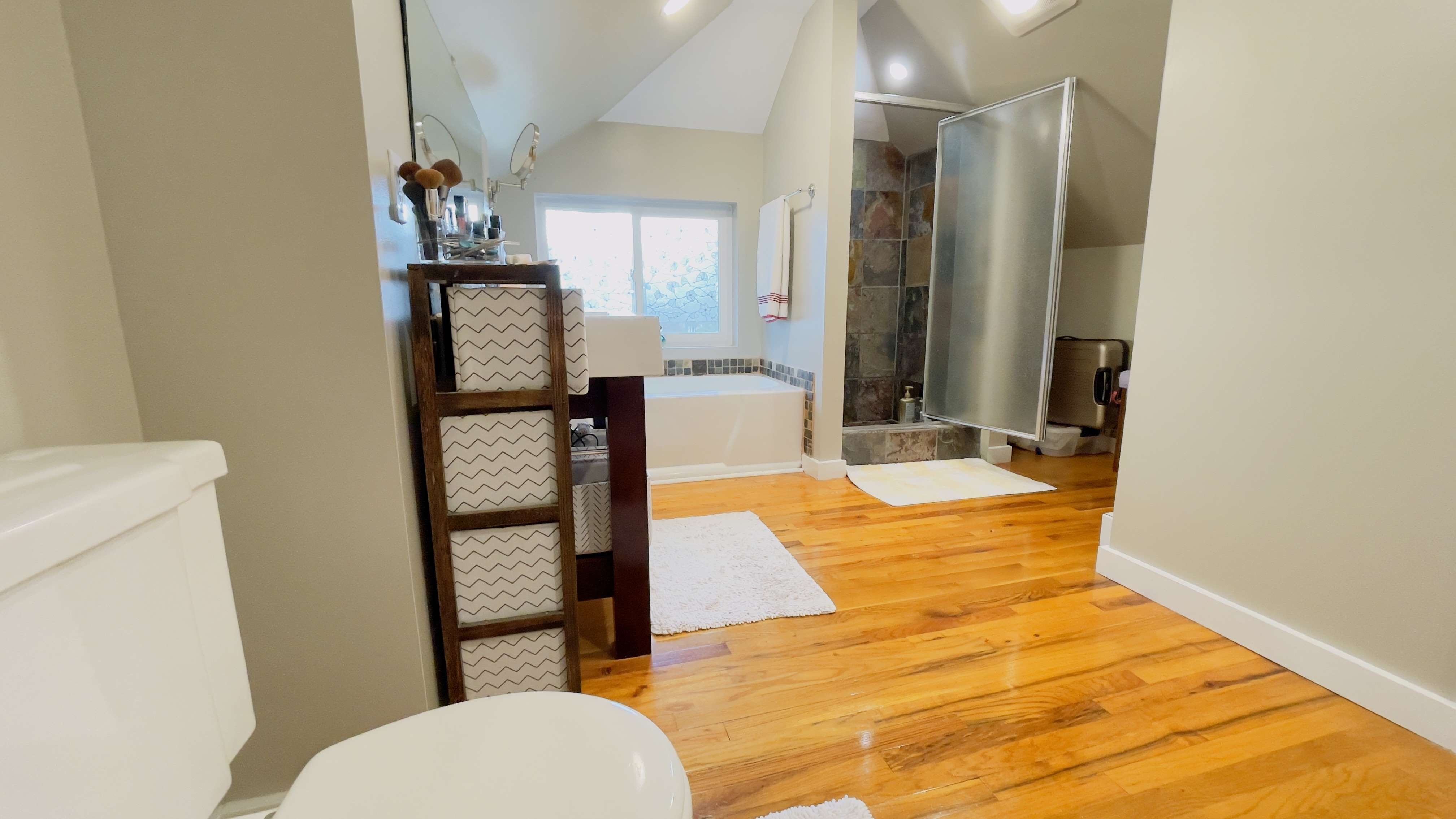 31 Farmington, New London, CT 06320