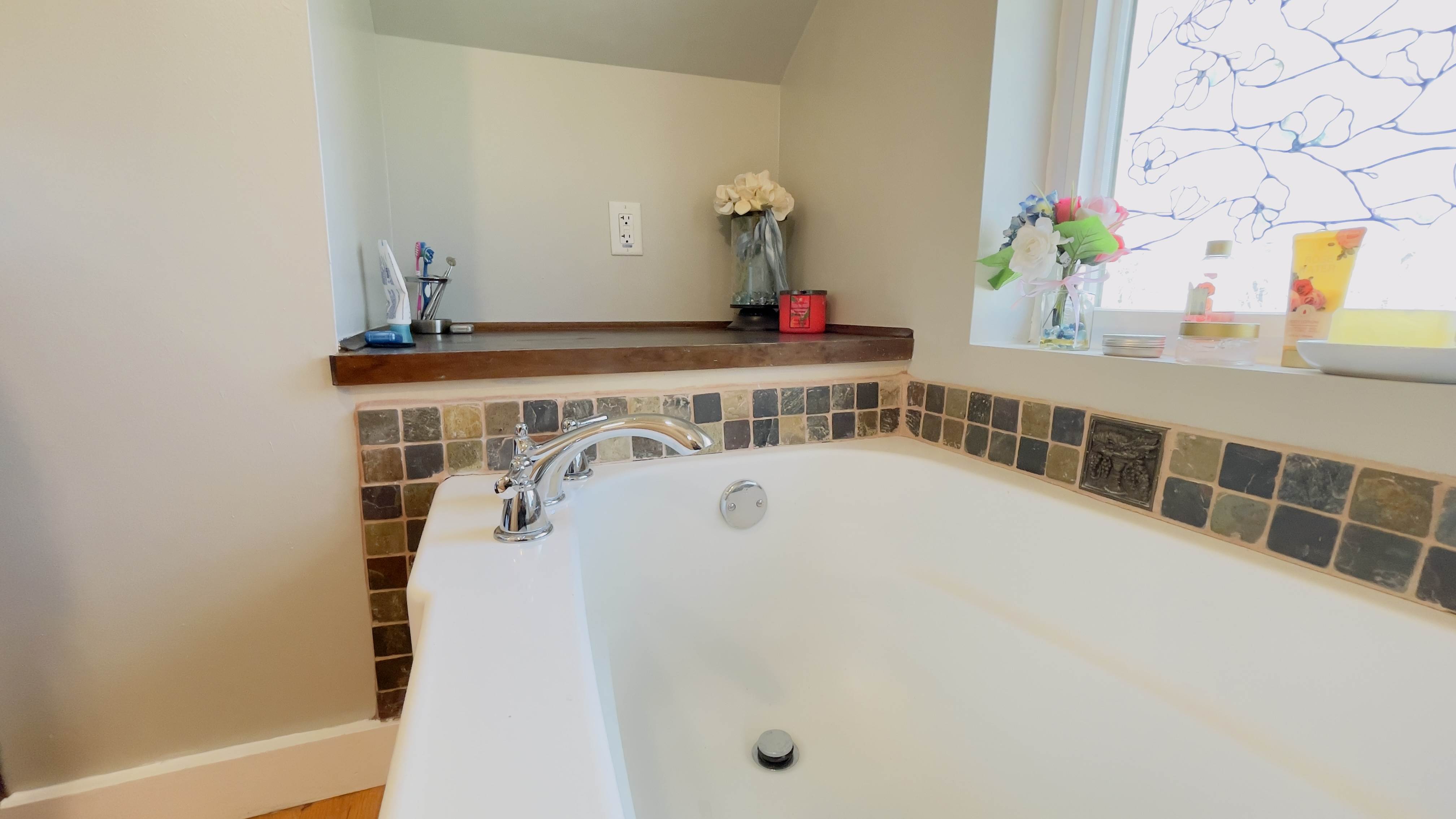 31 Farmington, New London, CT 06320