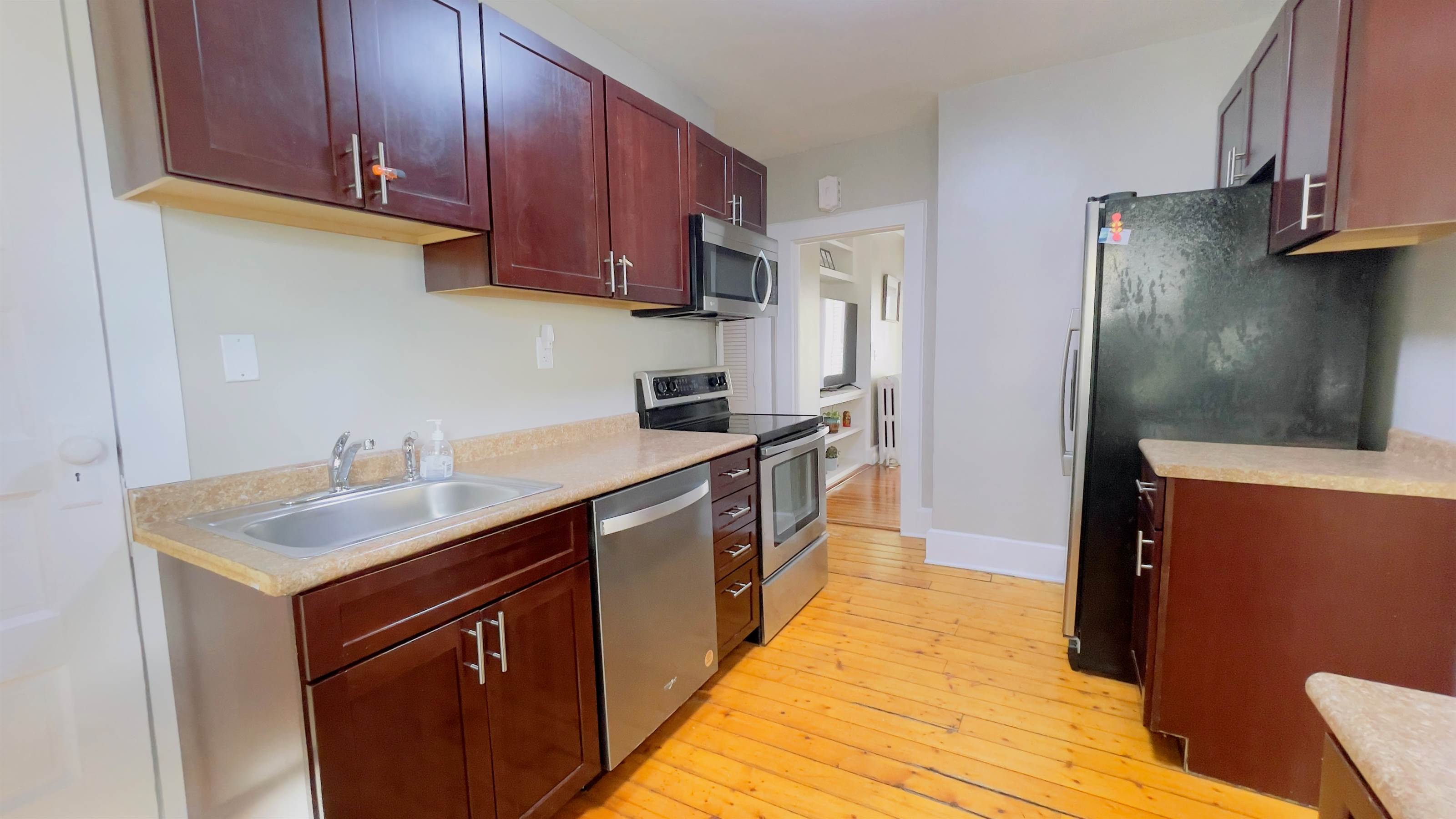 31 Farmington, New London, CT 06320