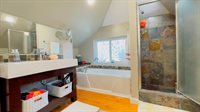 31 Farmington, New London, CT 06320