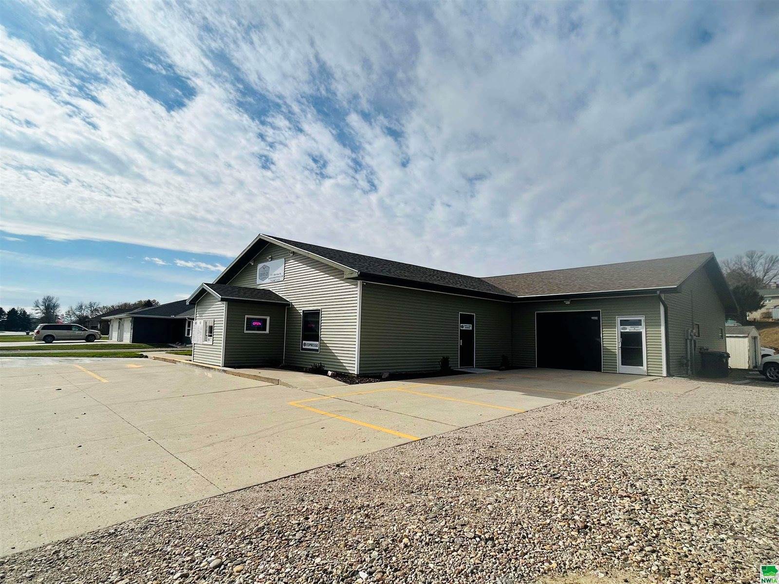 1111 Starview Dr, Hinton, IA 51024